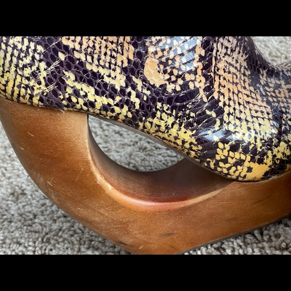 Jeffrey Campbell Size 8 Snakeskin Cutout Wedges - Picture 3 of 8